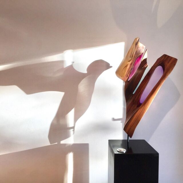 Back in a time when I experimented with stained epoxy resin. Surprisingly the shadow of this wooden sculpture looks like a bird. Somebody sent me this picture from my exhibition back in 2019. Still available. Has a lamp in it too. 

#woodensculpture #holzskulptur #epoxyresin #experimentalartist #shadow #bird #exhibition #tsüri #artisaprocess